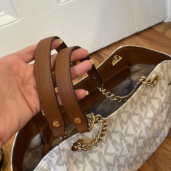 Michael Kors purse - Picture 4 of 4